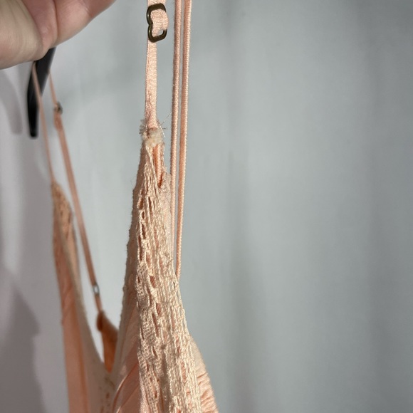 C & J Collection Top Size L.     0376 - Picture 3 of 5